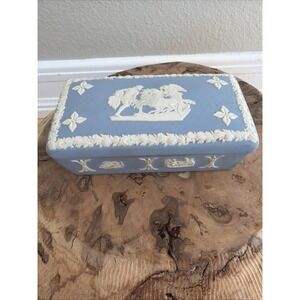 Wedgwood Jasperware Bas Relief NEO CLASSIC DETAIL Lidded TRINKET BOX Blue White
